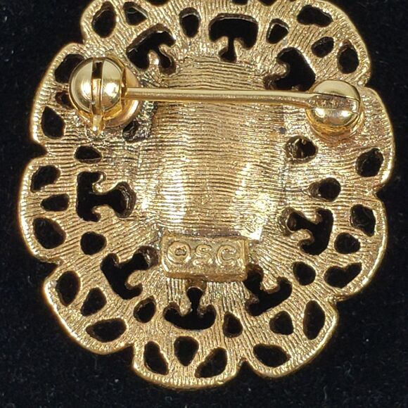 Vintage 1970's Sarah Coventry Gold Tone Brooch W/Oval Red Rhinestone Marked SC - Picture 13 of 14